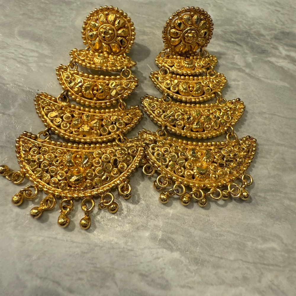 Elegant Gold Tiered Earrings - Picture 6 of 9